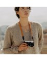 pasek-peak-design-form-leather-camera-strap-neck-amber-bursztynowy-10.jpg