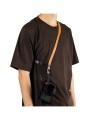 pasek-peak-design-form-leather-camera-strap-short-amber-bursztynowy-01.jpg