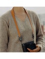pasek-peak-design-form-leather-camera-strap-short-amber-bursztynowy-06.jpg