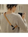 pasek-peak-design-form-leather-camera-strap-short-amber-bursztynowy-10.jpg